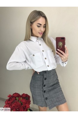 Блузка с накладными карманами
