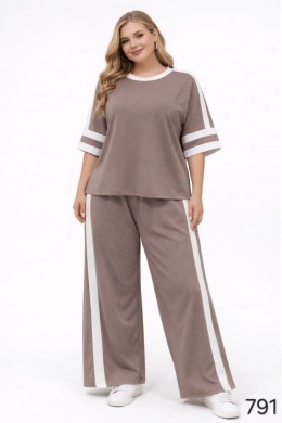 Костюм футболка с прямыми своб